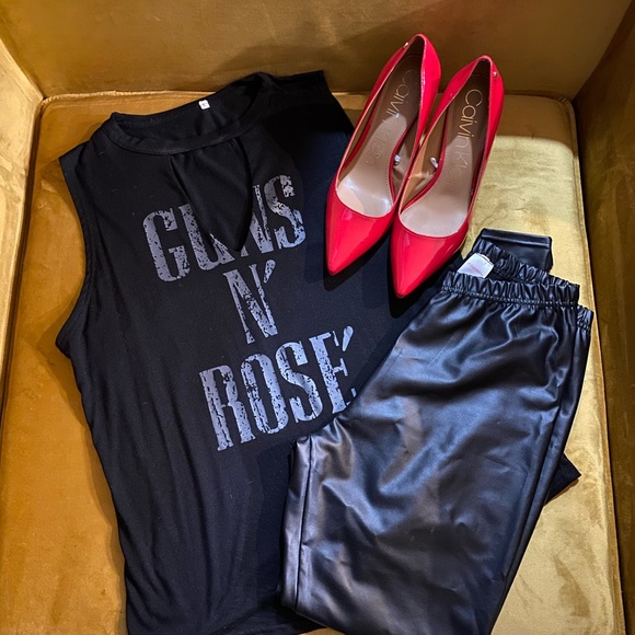 “Guns N Rose’” Muscle Tank with cut out - Picture 3 of 3